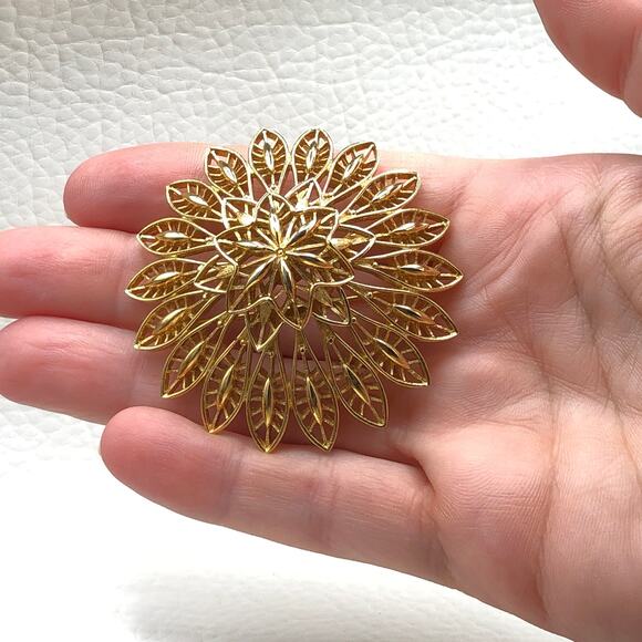 Monet Vintage Gold Tone Dome Brooch Layered Open Work Starburst Flower Pin MCM - Picture 10 of 11